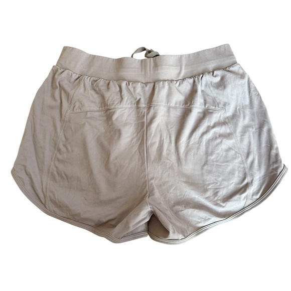 Women's light grey Shorts - Picture 3 of 5